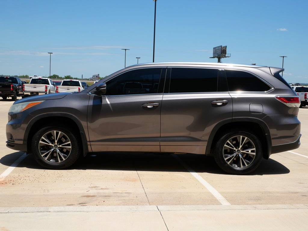 Used 2016 Toyota Highlander XLE AWD/4WD image 3