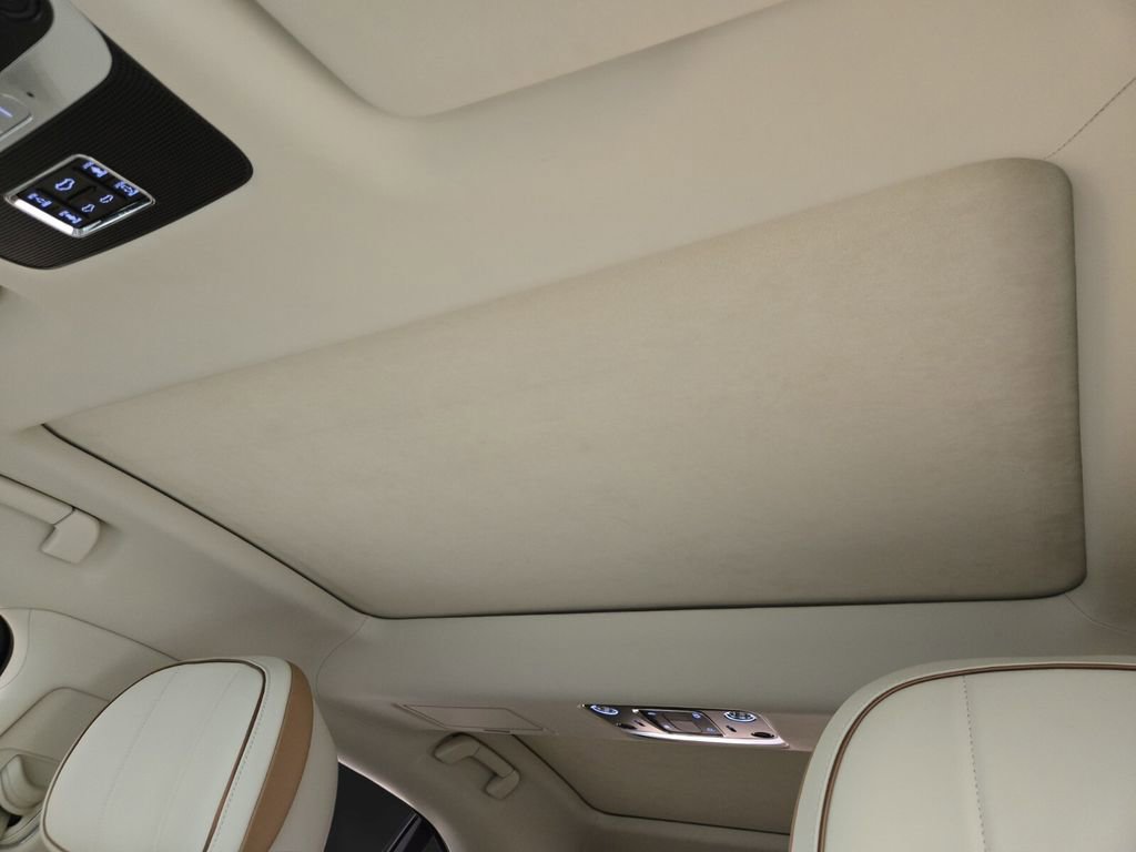 Used 2023 Bentley Flying Spur Plug-In Hybrid image 19