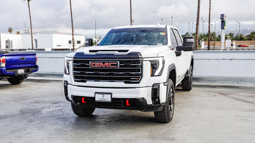 Used 2025 GMC Sierra 2500 AT4 AWD/4WD image 4