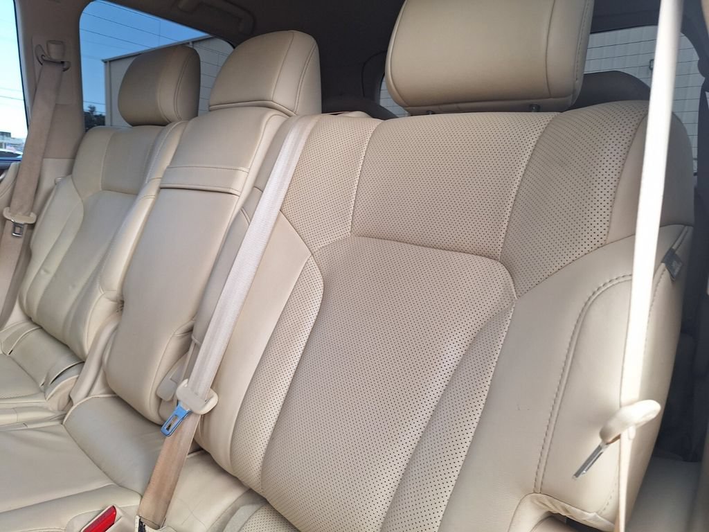 Used 2021 Lexus LX 570 4WD w/ Luxury Package image 26