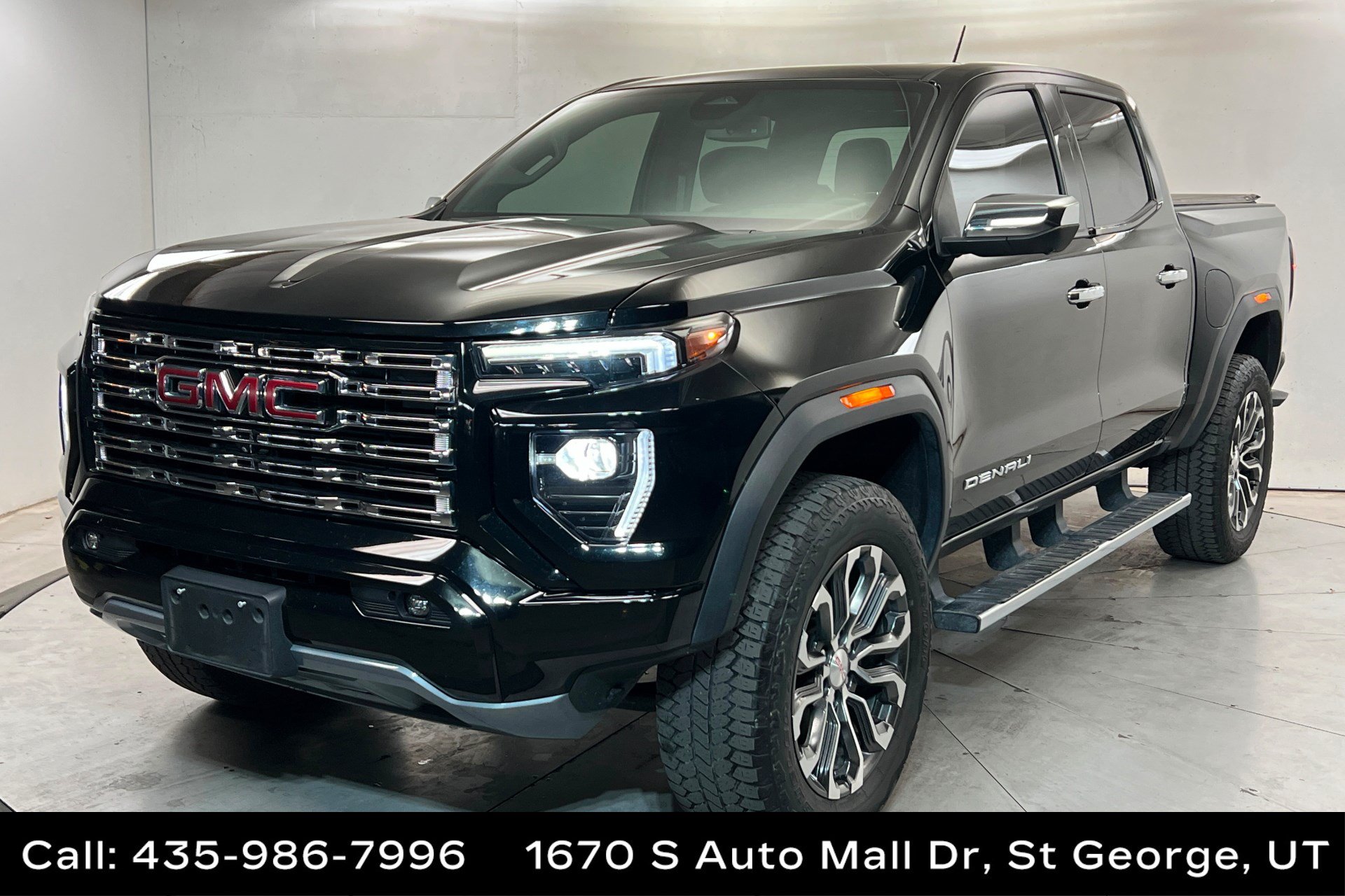 Used 2023 GMC Canyon Denali AWD/4WD image 1