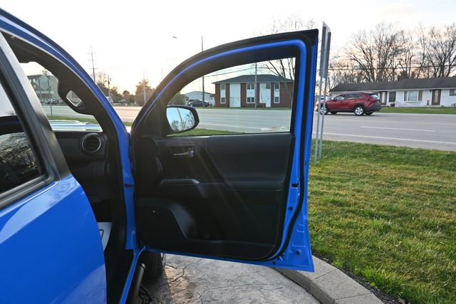 Used 2020 Toyota Tacoma TRD Sport w/ TRD Premium Sport Package image 18