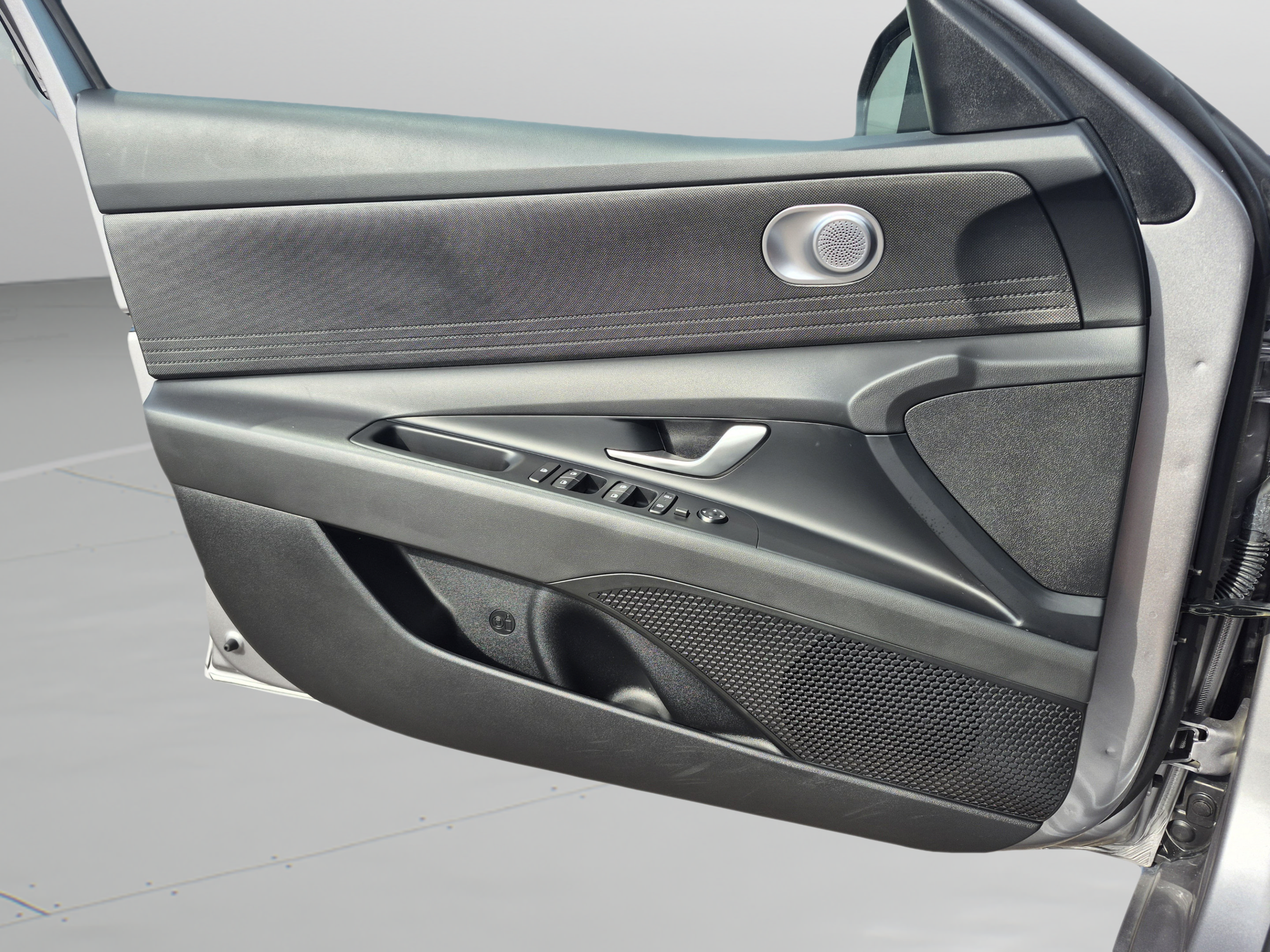 Certified 2025 Hyundai Elantra SE FWD image 20