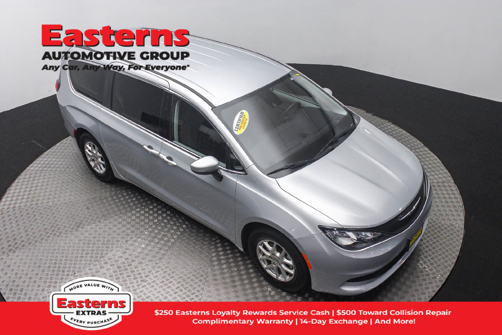 Used 2023 Chrysler Voyager LX FWD image 4