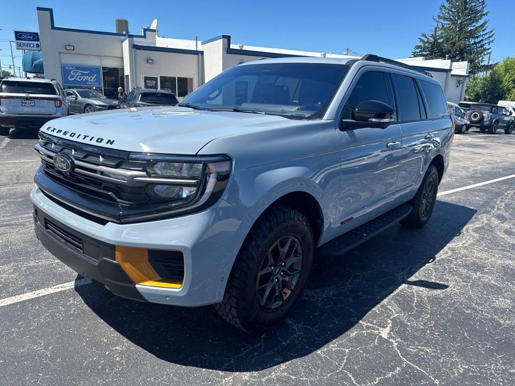 Used 2025 Ford Expedition Tremor AWD/4WD image 8
