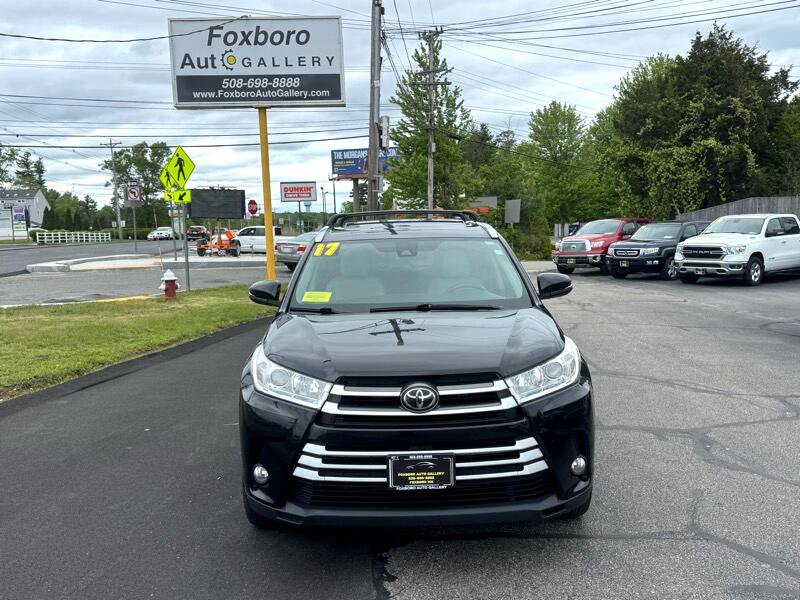 Used 2017 Toyota Highlander XLE image 2