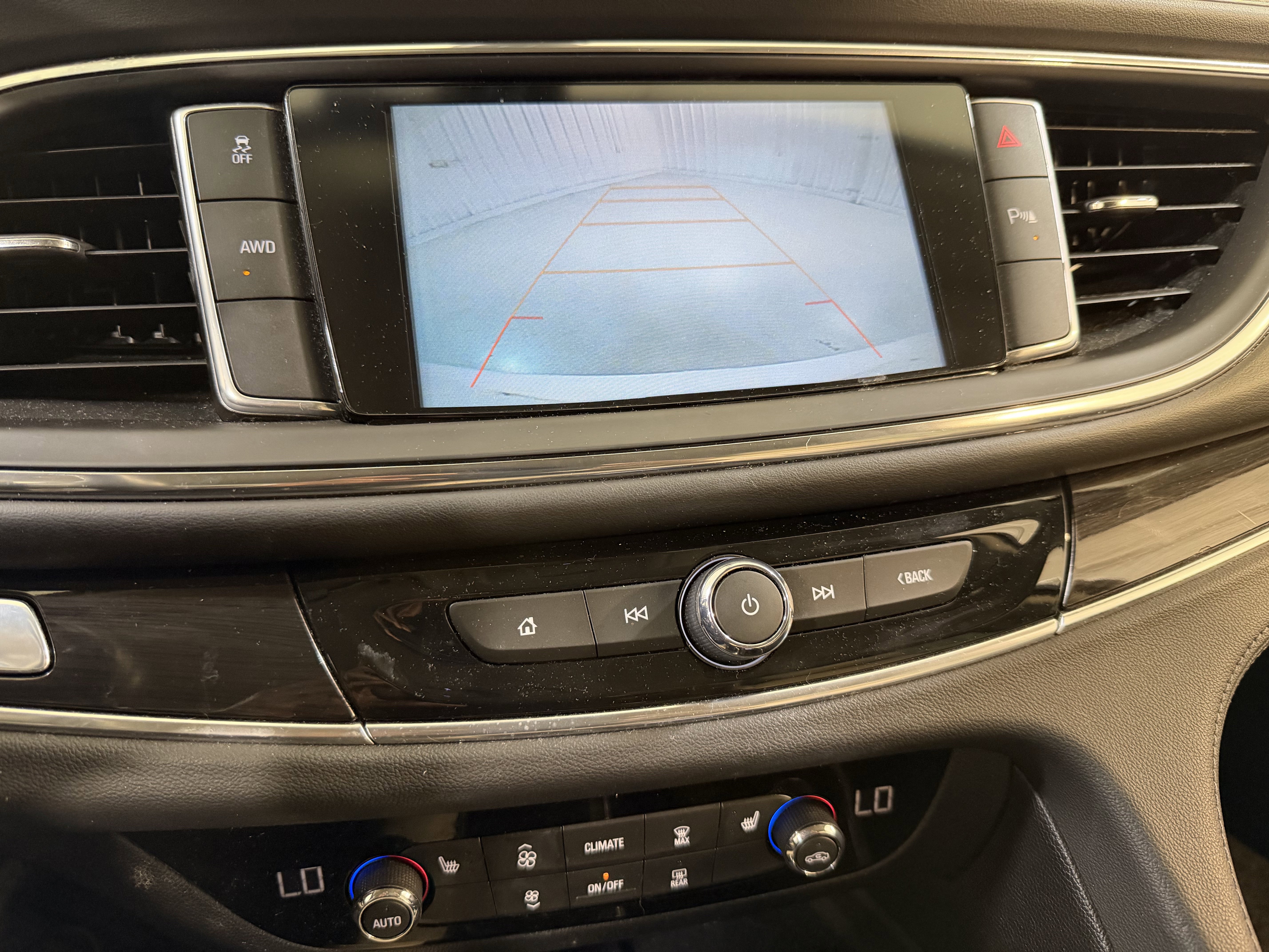 Used 2019 Buick Enclave Essence AWD/4WD image 19