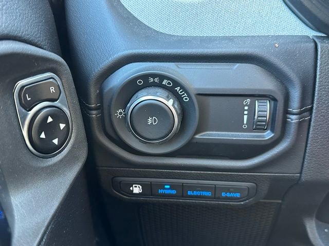 Used 2025 Jeep Wrangler Unlimited Sahara w/ Safety Group image 18