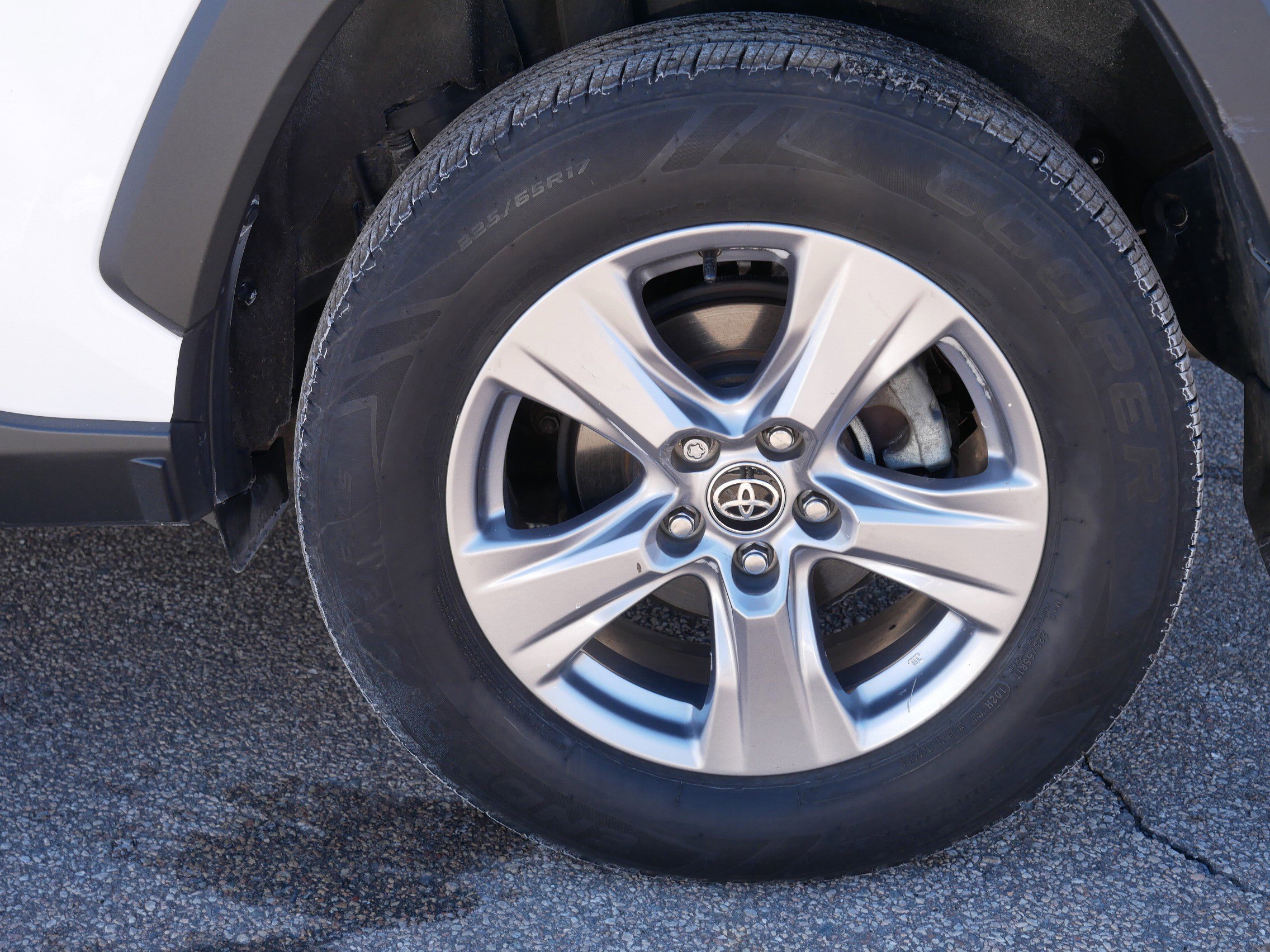 Used 2023 Toyota RAV4 XLE image 9