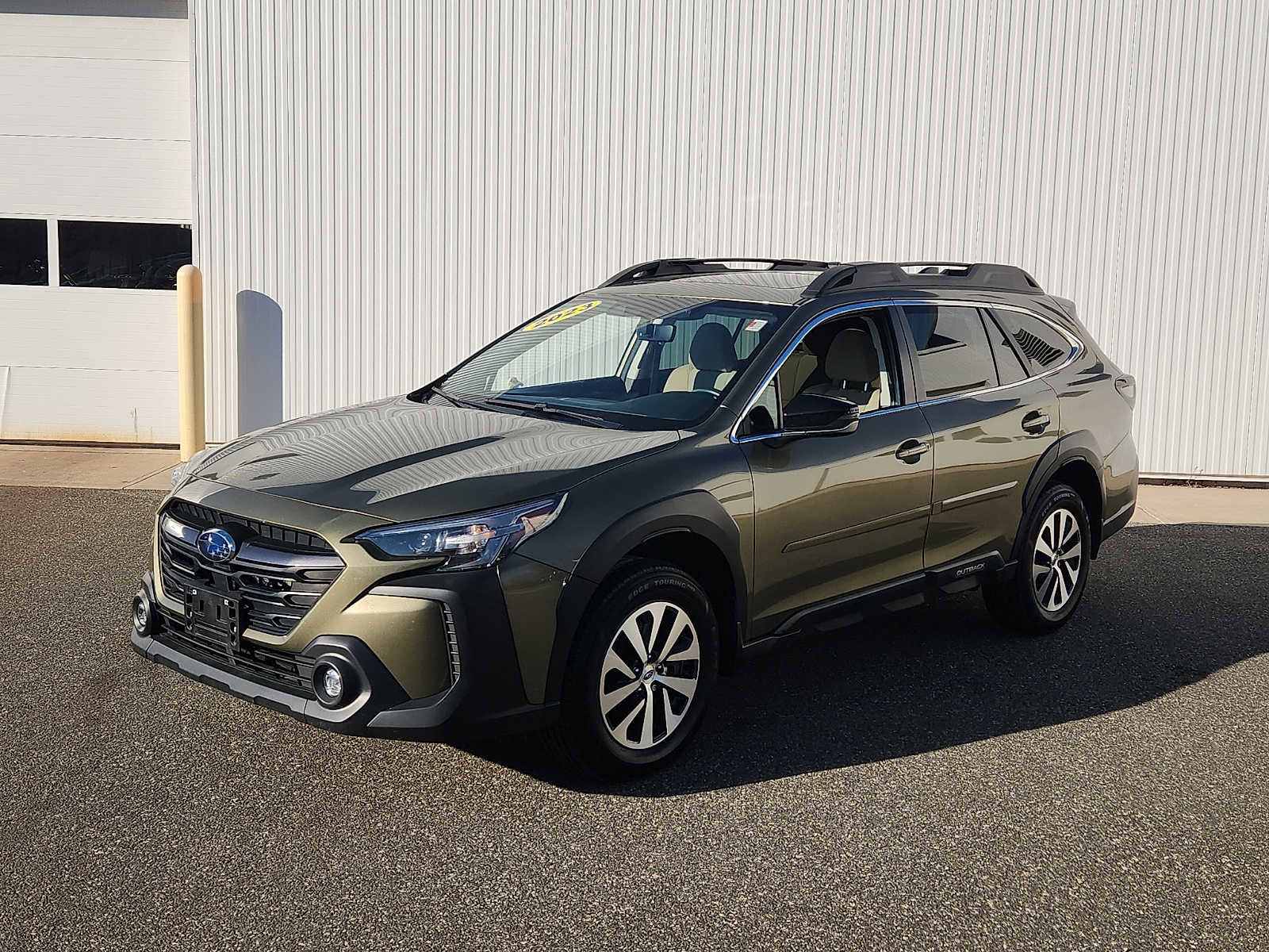 Used 2023 Subaru Outback Premium image 3