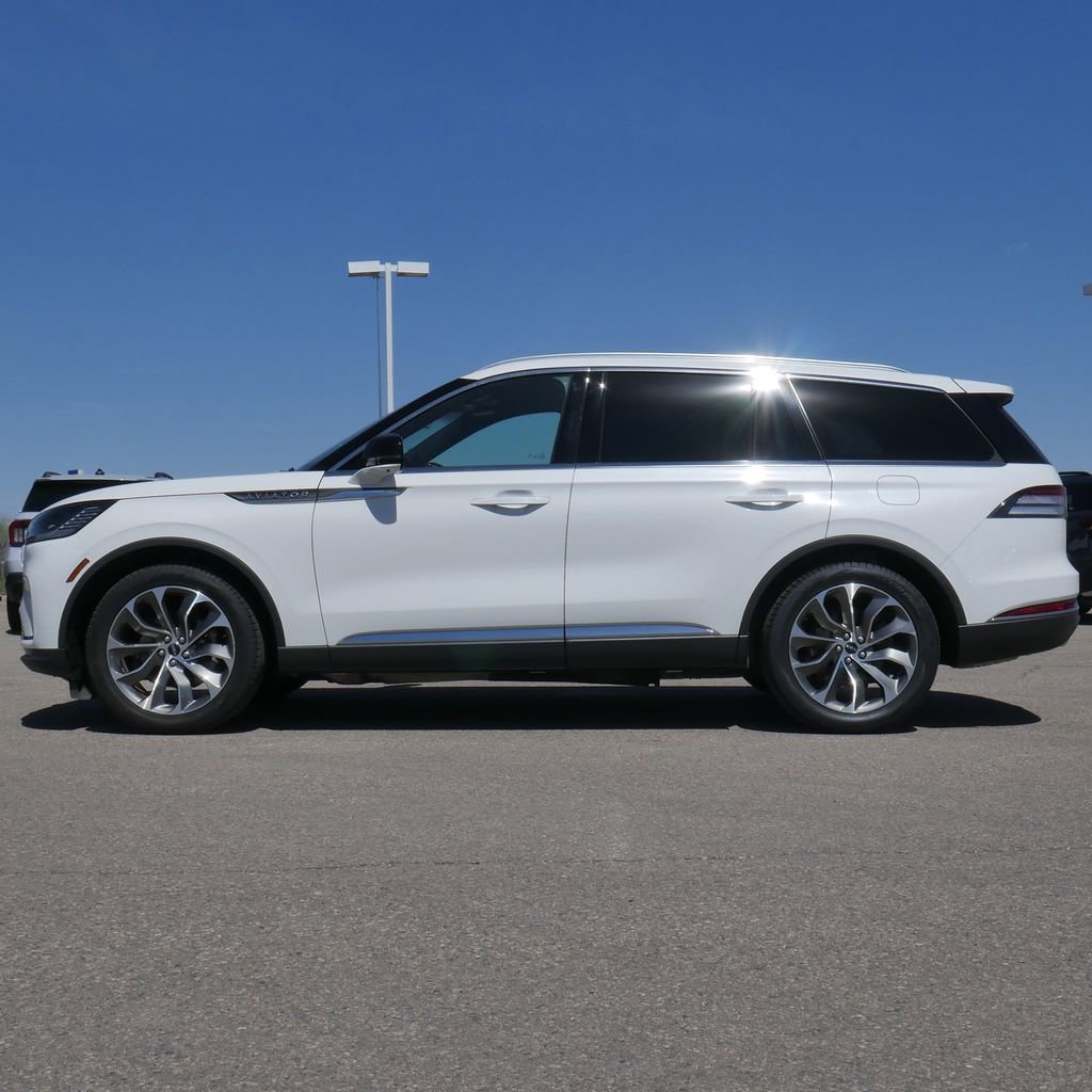 Used 2025 Lincoln Aviator Reserve w/ Illumination Package RWD image 3