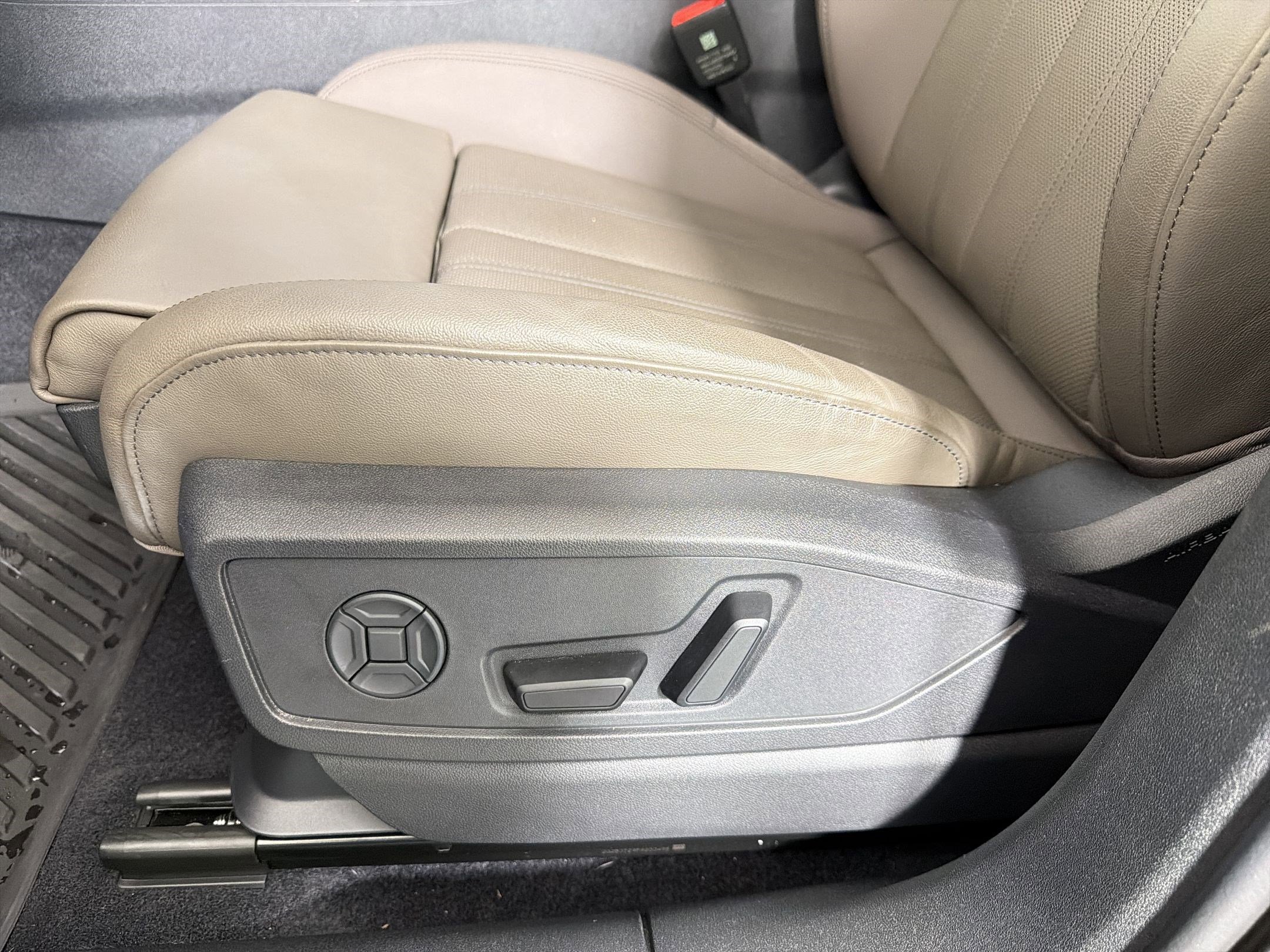 Certified 2025 Audi Q5 Premium Plus image 11