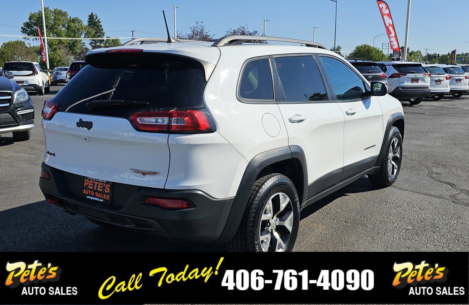 Used 2016 Jeep Cherokee Trailhawk image 4