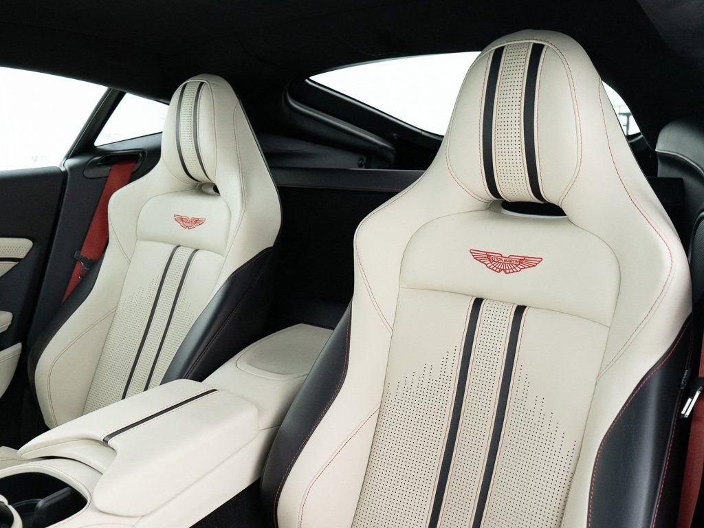 Used 2023 Aston Martin V8 Vantage Coupe image 3