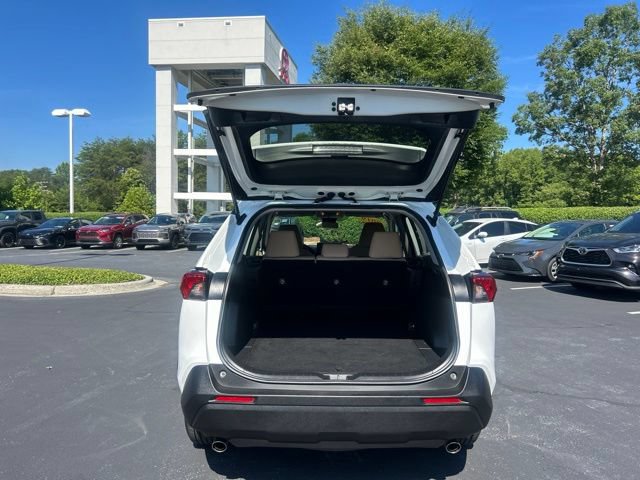 Used 2019 Toyota RAV4 LE FWD image 9
