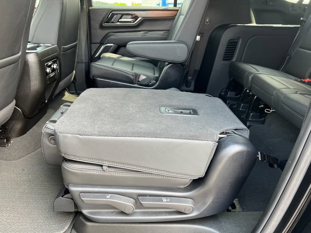 Used 2025 GMC Yukon XL Denali AWD/4WD image 5