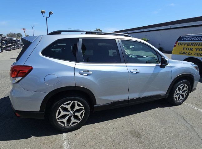 Used 2020 Subaru Forester Premium AWD/4WD image 17