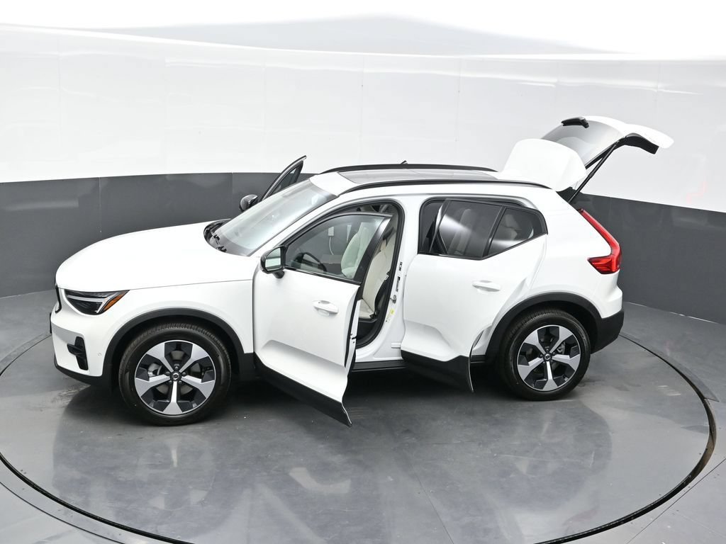 New 2026 Volvo XC40 B5 Plus w/ Protection Package Premier AWD/4WD image 27