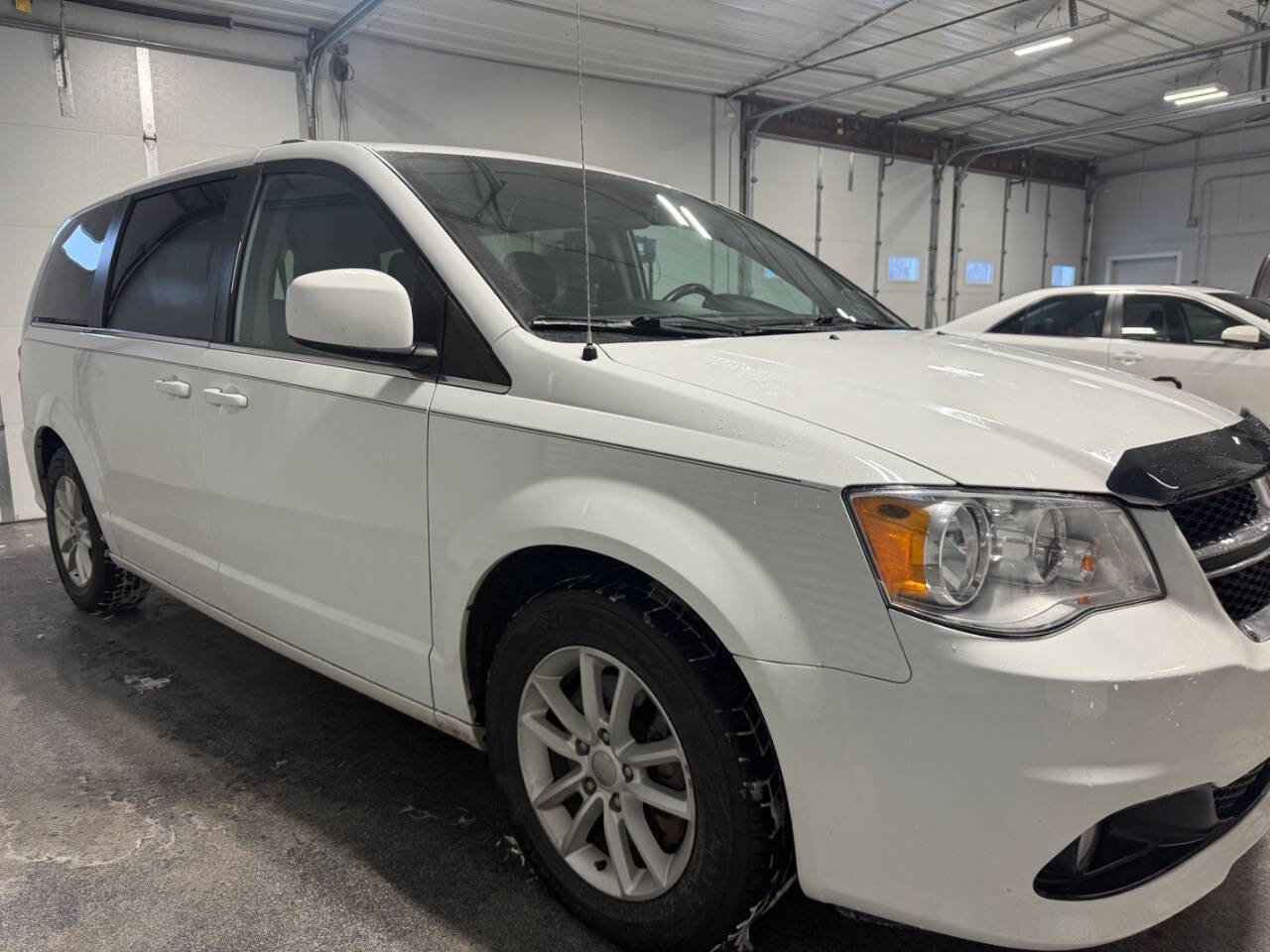 Used 2018 Dodge Grand Caravan SXT FWD image 3
