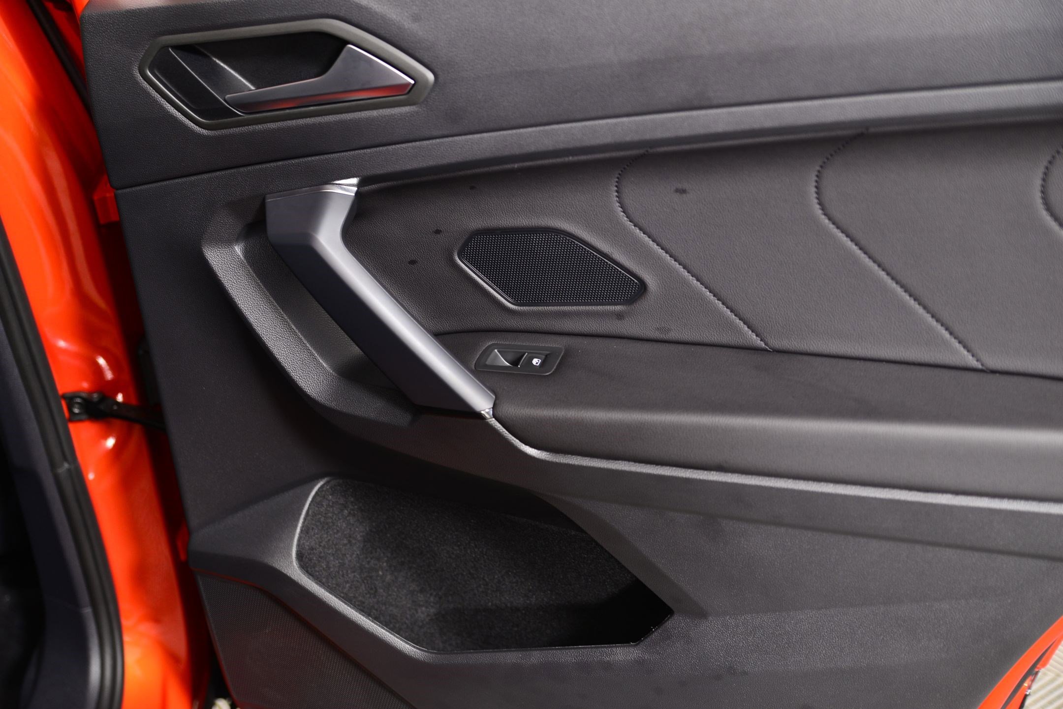 Used 2019 Volkswagen Tiguan SEL Premium image 25