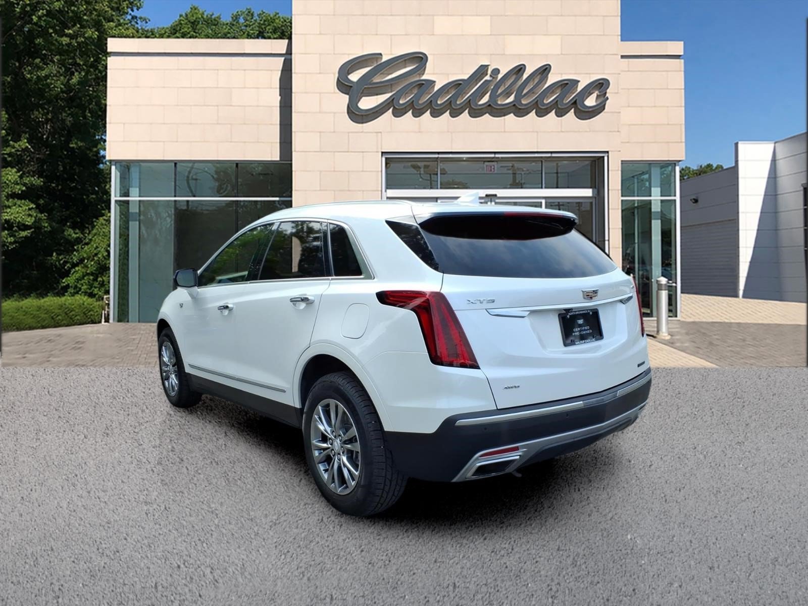 Certified 2023 Cadillac XT5 Premium Luxury AWD/4WD image 3