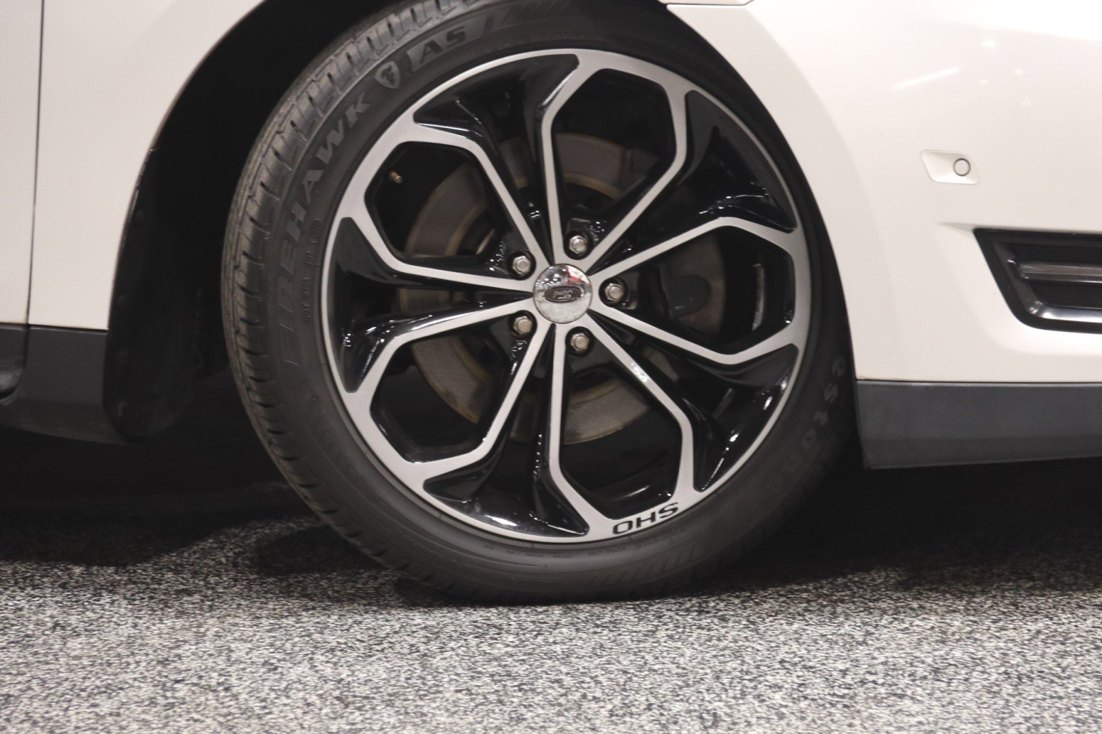 Used 2013 Ford Taurus SHO image 4