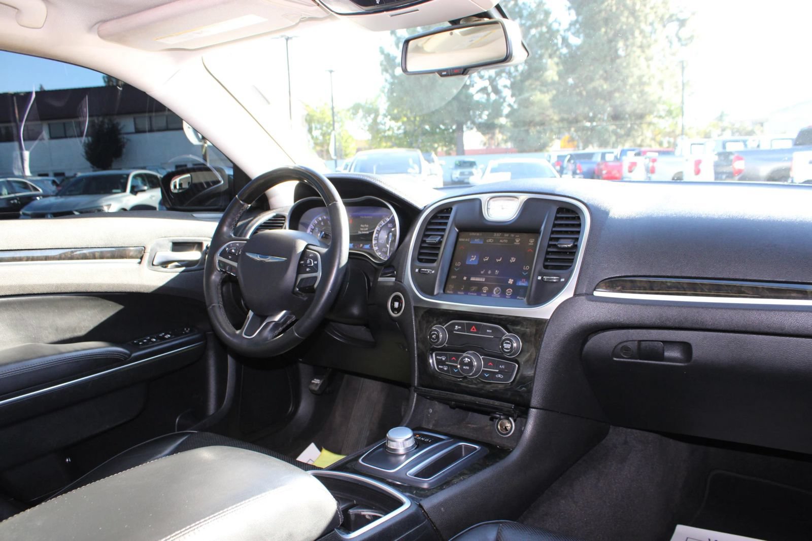 Used 2016 Chrysler 300 C RWD image 27