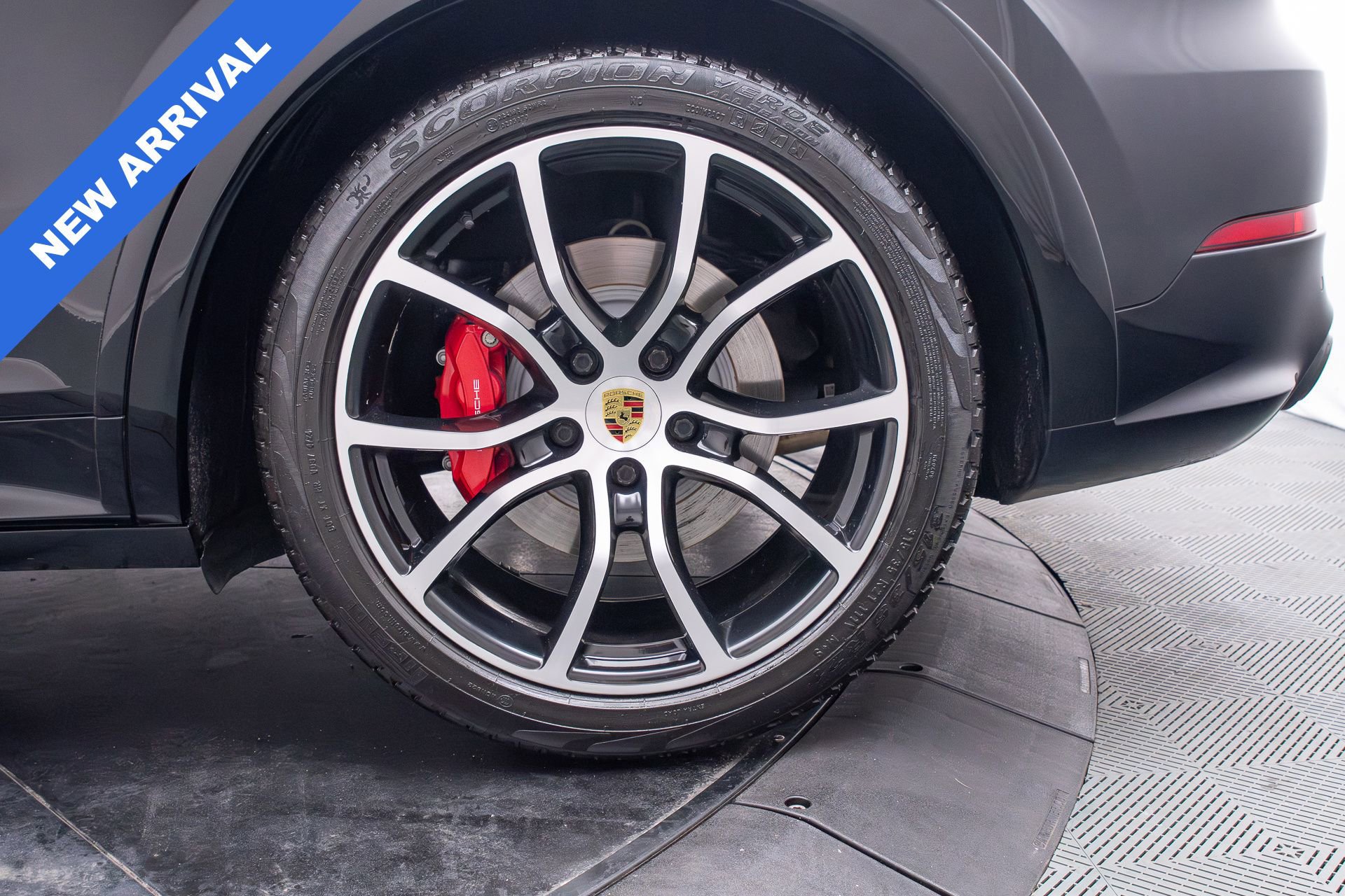 Used 2021 Porsche Cayenne GTS image 14