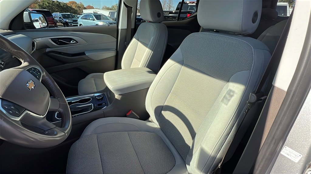 Used 2021 Chevrolet Traverse LT image 15