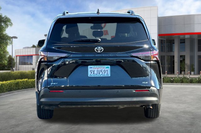 Certified 2026 Toyota Sienna XLE FWD image 6