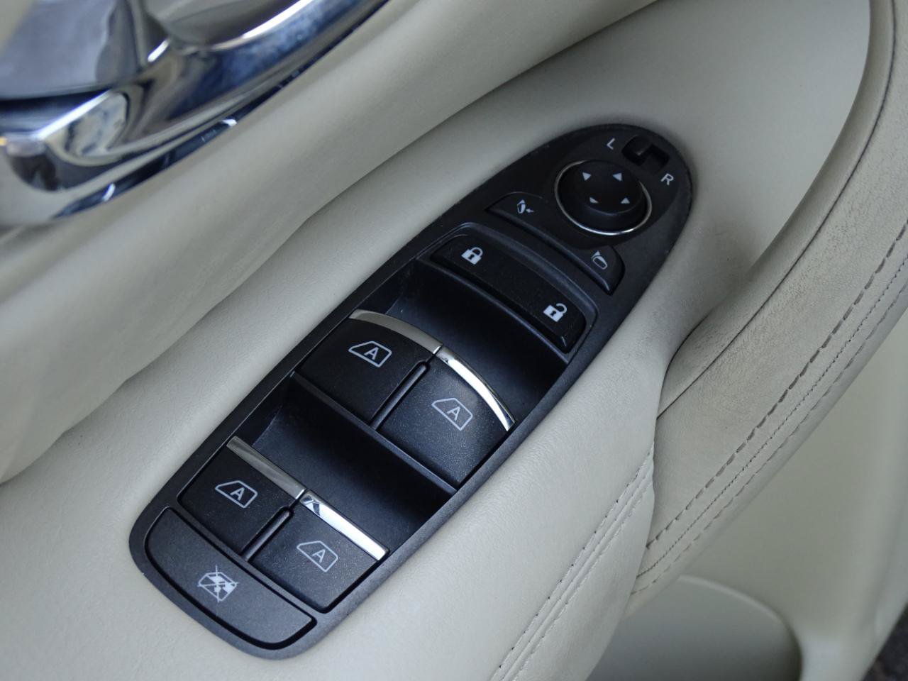 Used 2017 INFINITI QX80 2WD w/ Driver Assistance Package image 21