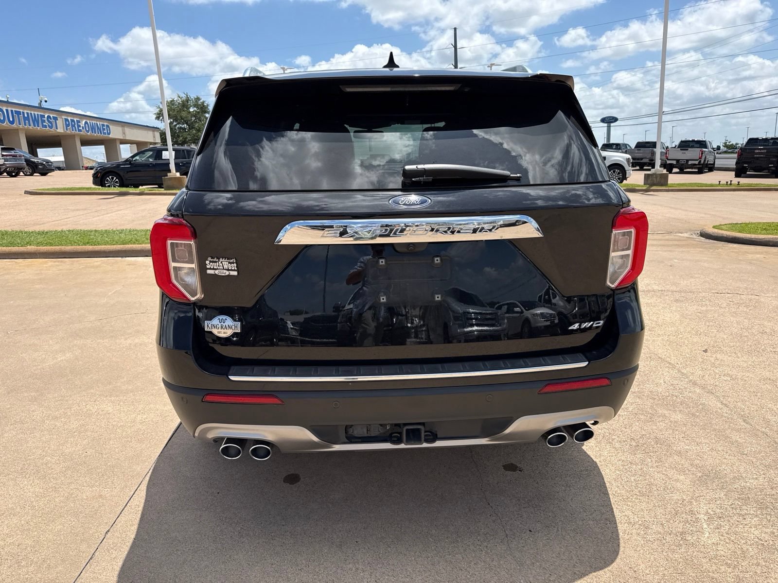 Used 2023 Ford Explorer King Ranch w/ Technology Package AWD/4WD image 6