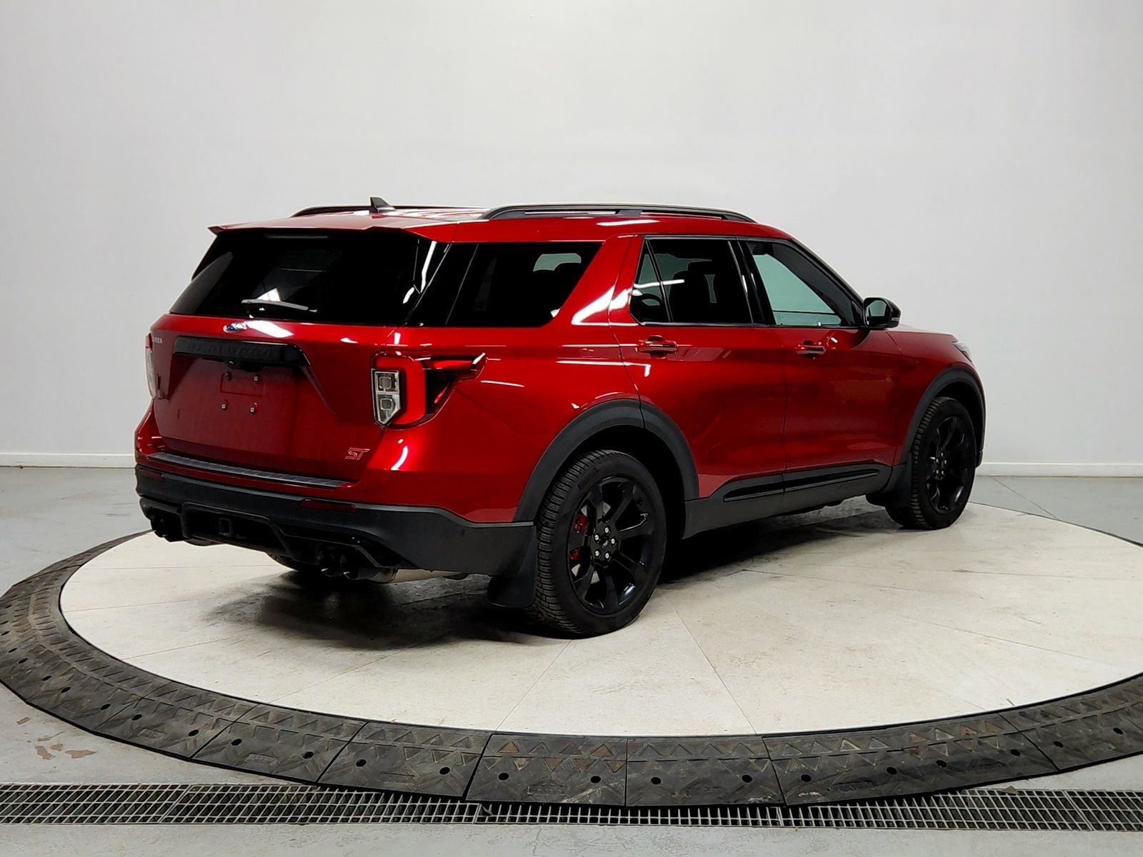 Used 2023 Ford Explorer ST w/ Equipment Group 401A image 7