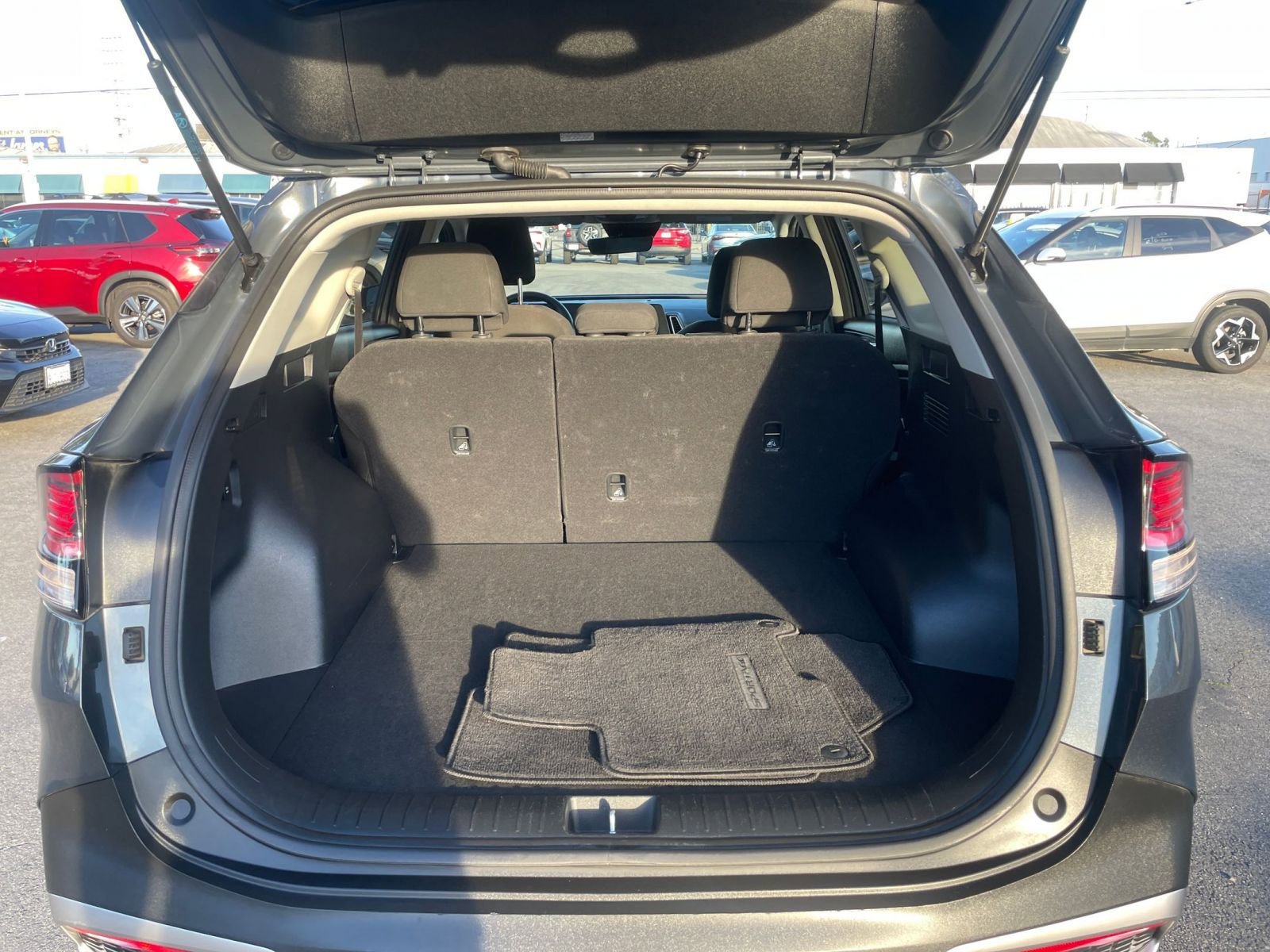 Used 2025 Kia Sportage LX FWD image 31