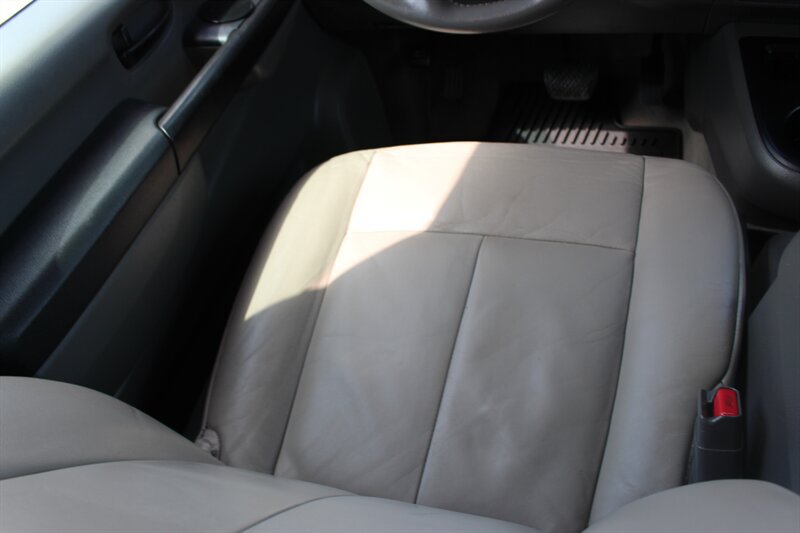 Used 2014 Nissan NV 3500 SL w/ Technology Package RWD image 24