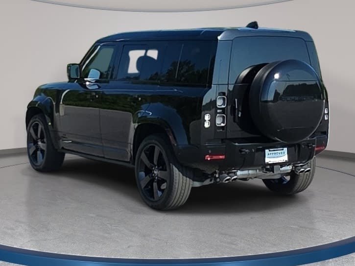 Used 2025 Land Rover Defender 110 V8 AWD/4WD image 7