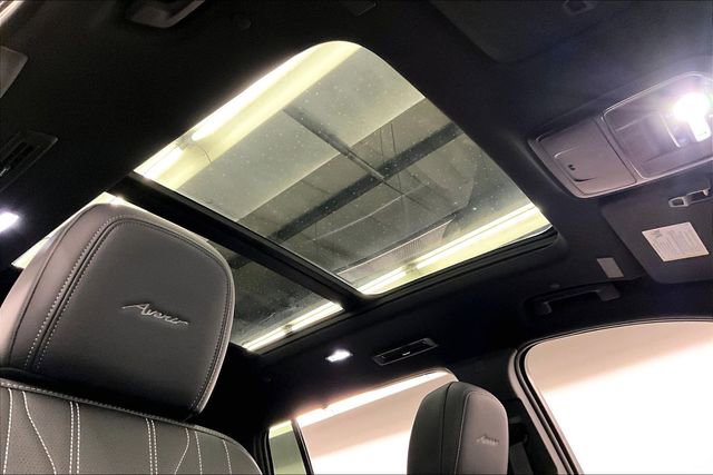 Used 2025 Buick Enclave Avenir w/ Super Cruise Package image 17