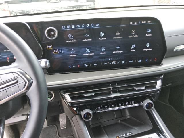 Used 2025 Chevrolet Traverse LT w/ Enhanced Driving Package AWD/4WD image 6