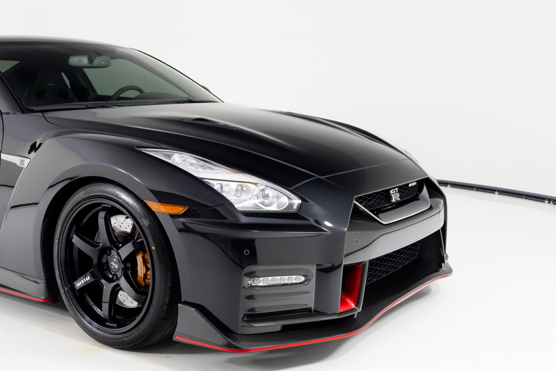 Used 2017 Nissan GT-R NISMO image 39