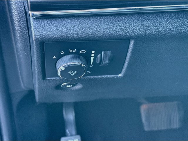 Used 2019 Jeep Grand Cherokee Limited AWD/4WD image 15