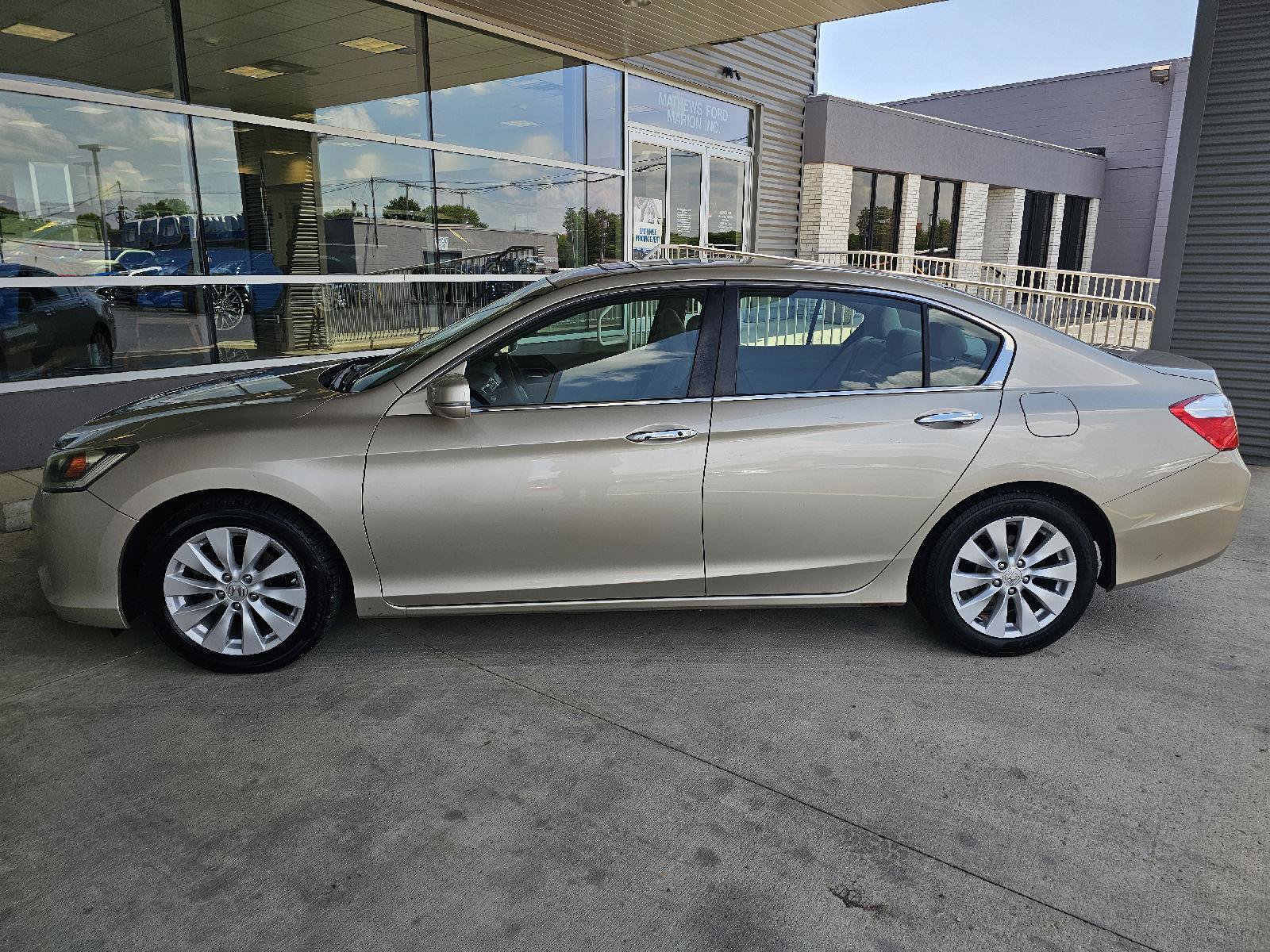 Used 2014 Honda Accord EX image 2