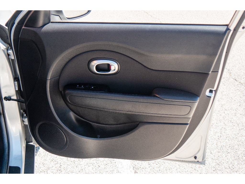 Used 2015 Kia Soul + FWD image 16