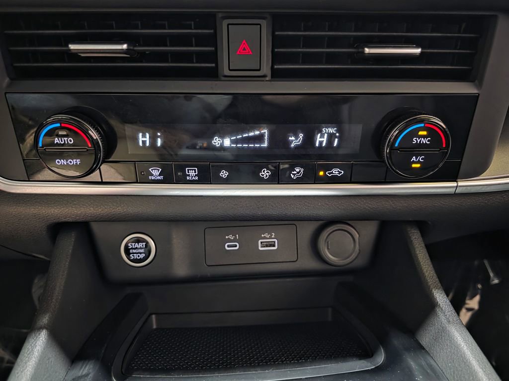 Used 2023 Nissan Rogue SV image 22