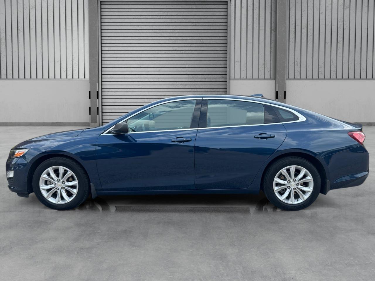 Used 2020 Chevrolet Malibu LT FWD image 2