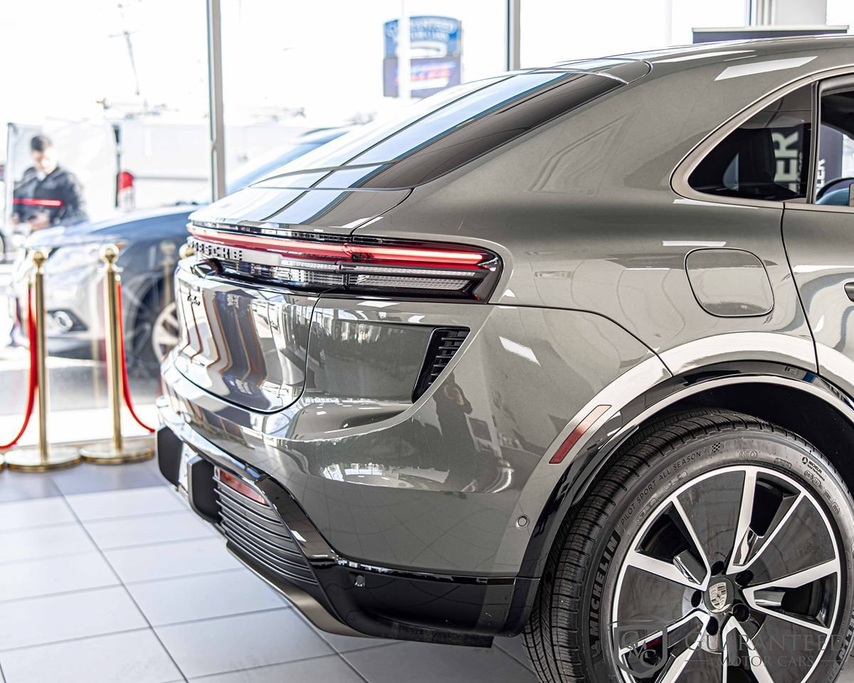 Used 2025 Porsche Macan Turbo Electric AWD/4WD image 16