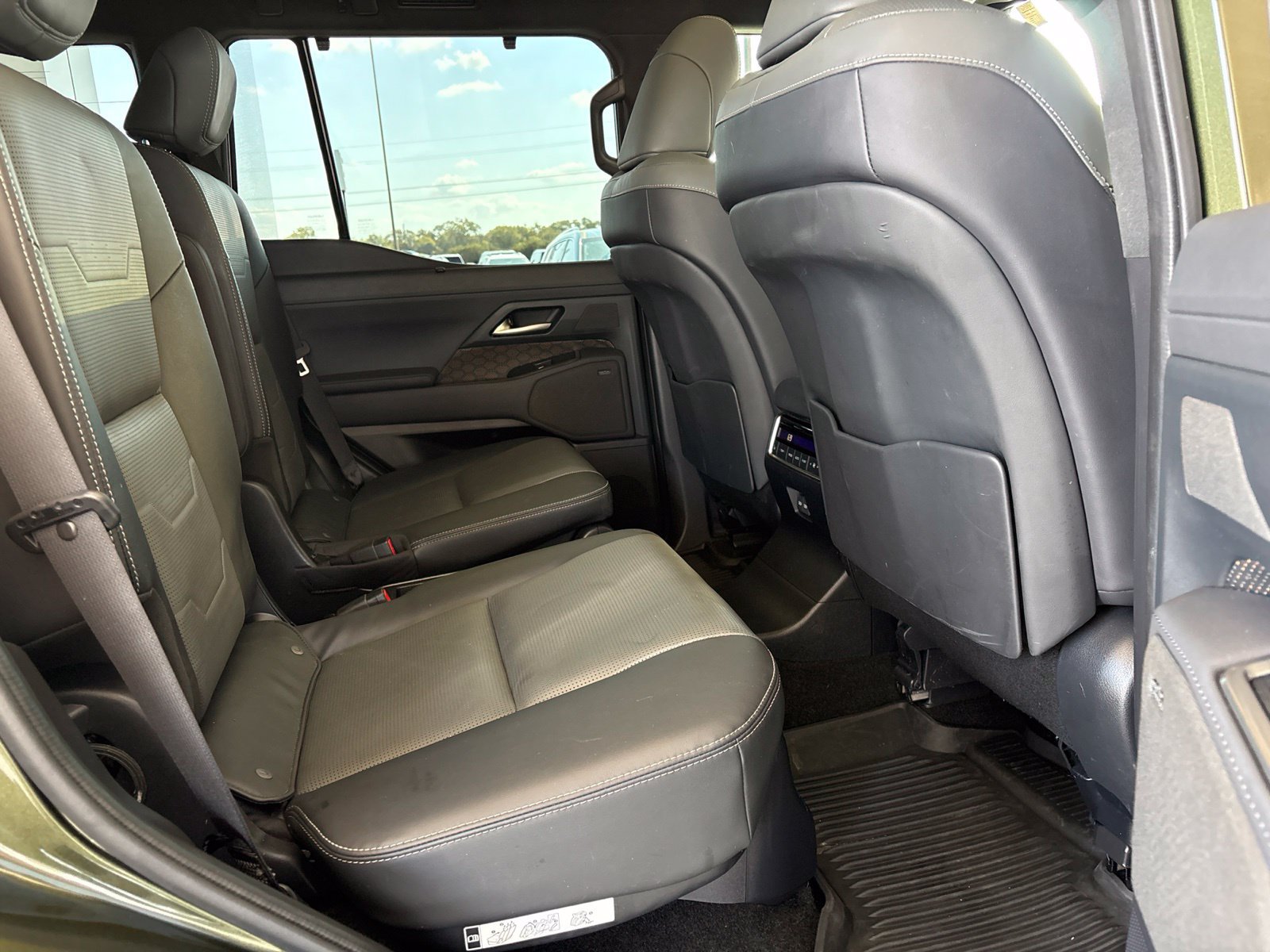 Used 2024 Lexus GX 550 w/ Accessory Package (2T) AWD/4WD image 24