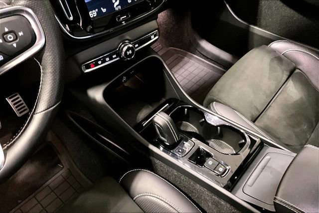 Used 2020 Volvo XC40 T5 R-Design w/ Protection Package image 18