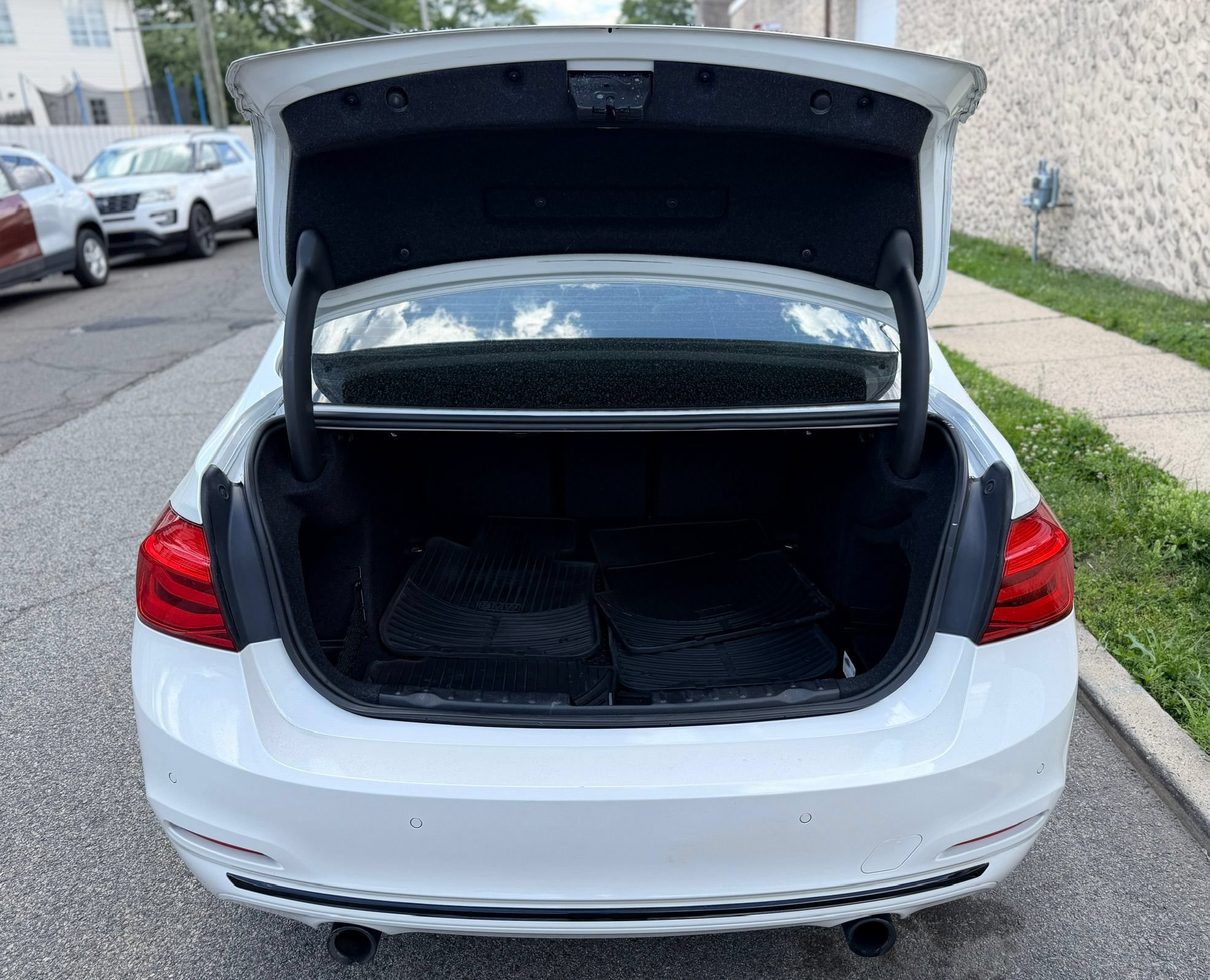 Used 2017 BMW 340i xDrive Sedan AWD/4WD image 9