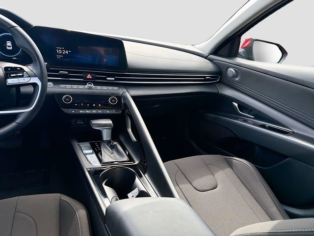 Certified 2025 Hyundai Elantra SEL FWD image 22