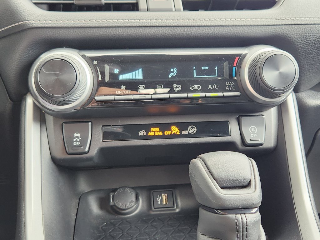Used 2025 Toyota RAV4 LE FWD image 10